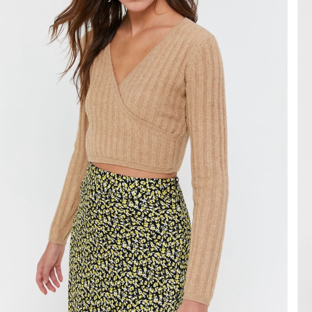 Urban Outfitters Cropped Beige Sweater